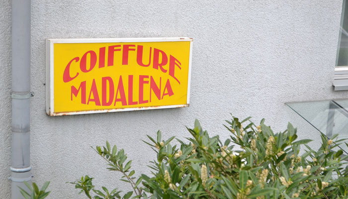 Coiffure MADALENA, Ort